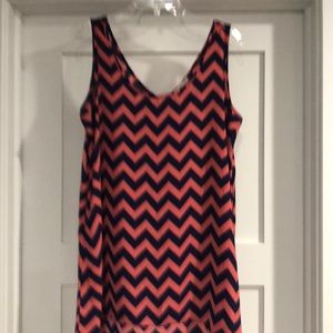 Tank top in chevron print coral and navy